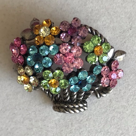 Jewelry - Flower Basket Pin